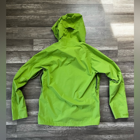 Patagonia Men’s Calcite 2.5 layer Goretex Rain jacket - Picture 6 of 10